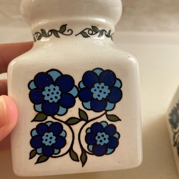 Vintage Ceramic Salt & Pepper Shaker Set - Picture 6 of 14